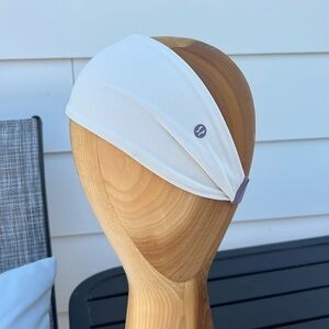 LuLuLemon Fringe Fighter Reversible Headband